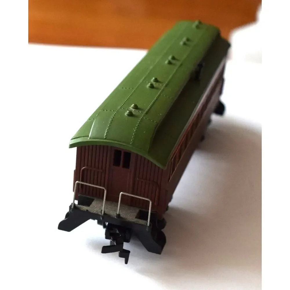 Vintage HO Scale Train Cars Lot of 2 Athearn Lehigh Valley Santa Fe Passenger